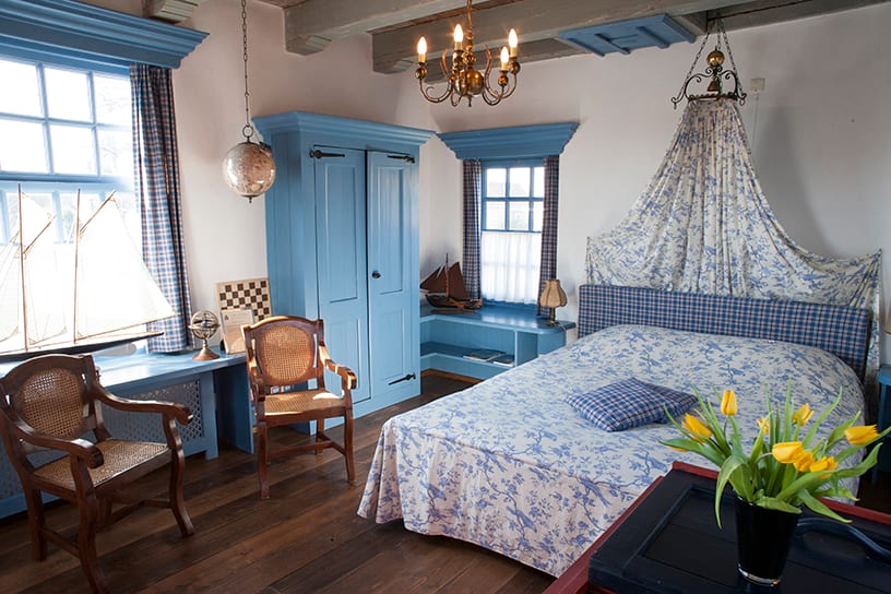 Ingerichte slaapkamer van een bed & breakfast