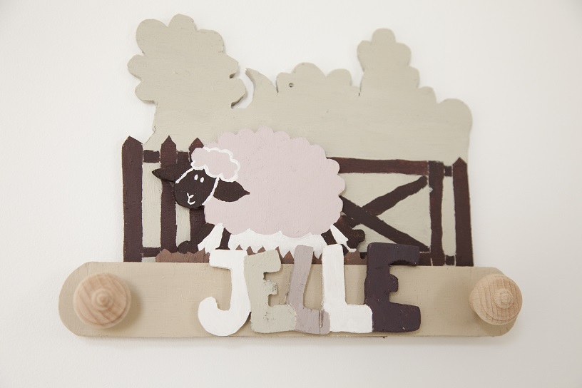 kapstok met naambordje