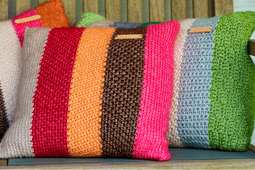 gehaakte kussens in verschillende kleuren