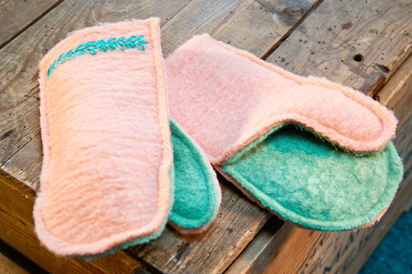 wanten gemaakt van een oude deken