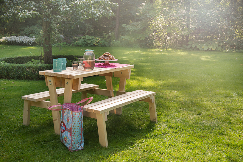 zelfgemaakte picknickbank