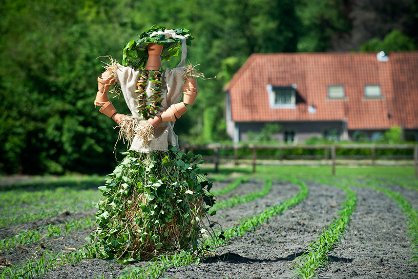 vrouwelijke vogelverschrikker